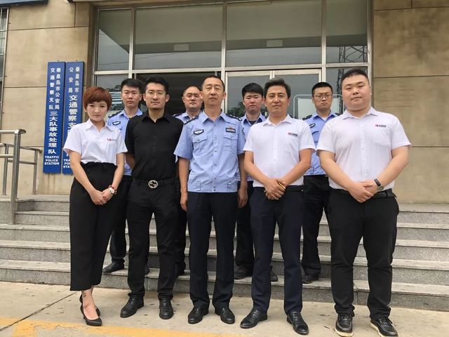 乾港慰問一線干警 乾港慰問一線干警