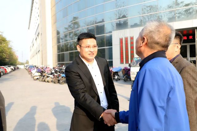 總工會領(lǐng)導蒞臨乾港